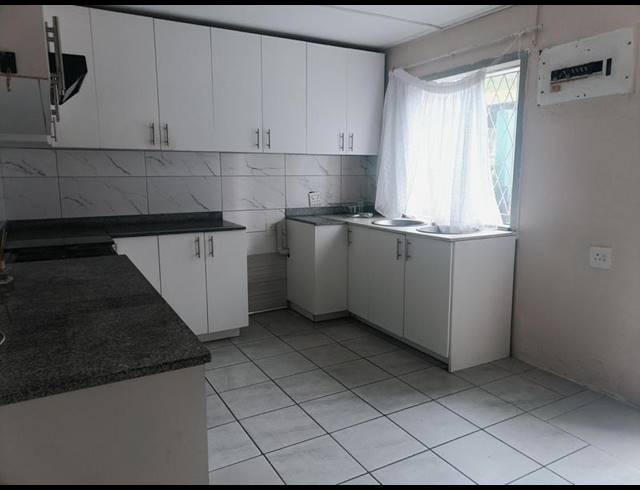 2 BEDROOM TOWNHOUSE FOR SALE IN ASHLEY